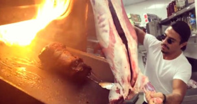 Sosyete Kasabı Nusret'ten Süt Kuzusuna Cerrahi Operasyon