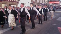 Vannes. 1.600 danseurs de Tradi'Deiz défilent devant des milliers spectateurs