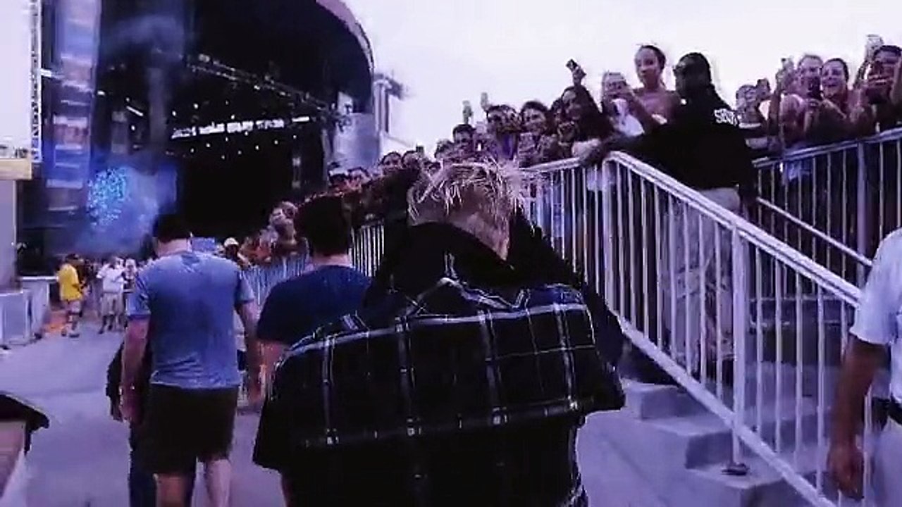 Justin Bieber - Love It (ft. Selena Gomez)