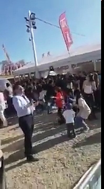 Elle frôle la mort dans une attraction de la foire du Trone