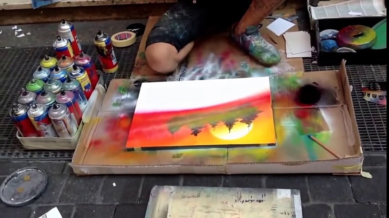 Amazing spray Painting- Street Artist - YouTube