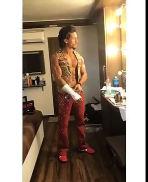 VIVO IPL 2017 OPENING CEREMONY TIGER SHROFF DANCE _ TIGER SHROFF getting ready to dance