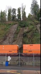 Déraillement d'un train par glissement de terrain !