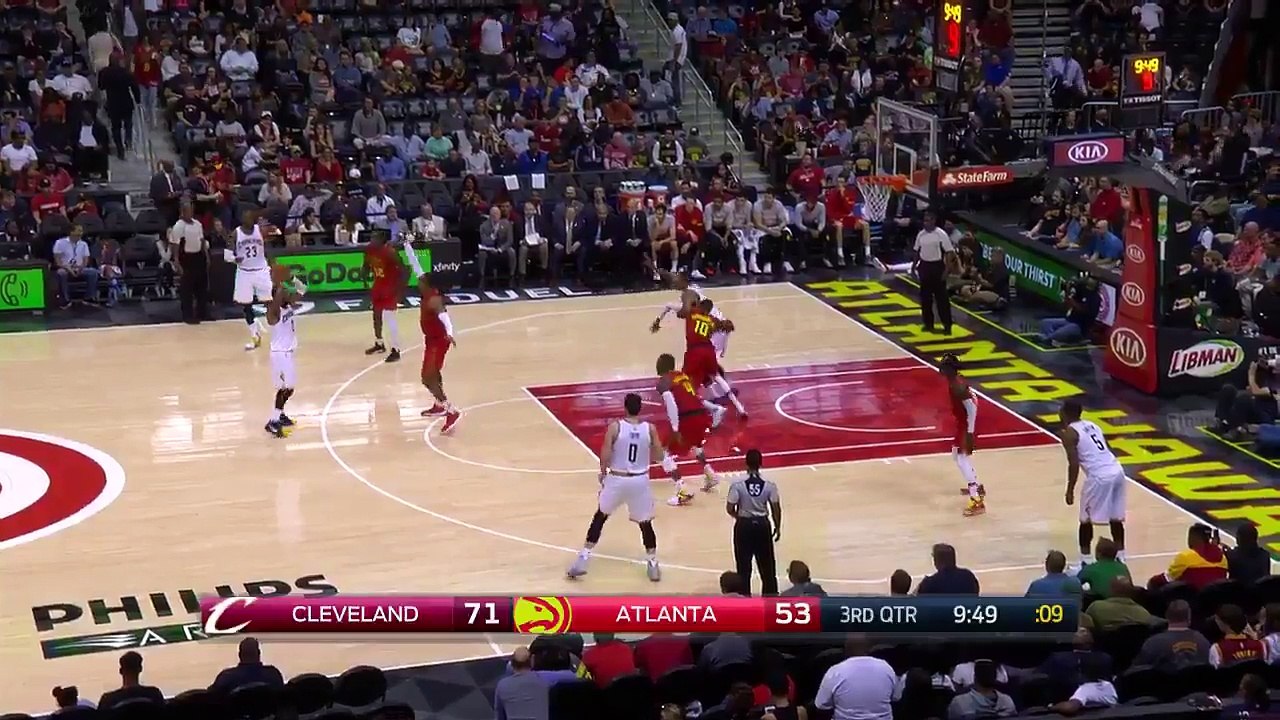 L'impressionnante action collective des Cavaliers avec LeBron James en mode Globetrotter