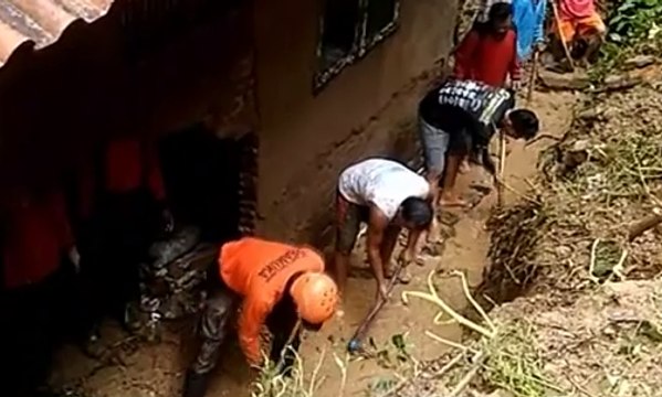 Longsor Timbun Rumah Warga di Banyumas