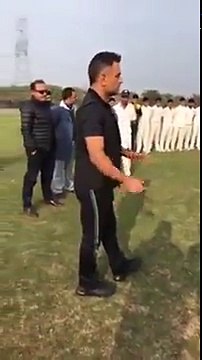 LATEST VIDEO OF MS DHONI TEACHING IN VIRENDER SEHWAG SCHOOL. MUST WATCH