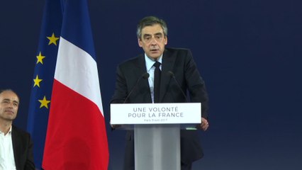 Fillon en meeting: "Je ne vous demande pas de m'aimer"