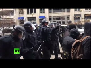 Descargar video: RAW: Anti-Trump protesters march in Washington