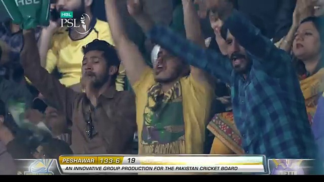 PSL 2017 Final Match_ Quetta Gladiators vs. Peshawar Zalmi - Daren Sammy Batting