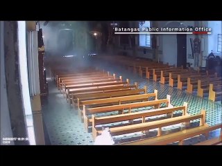Séisme filmé dans une église aux Philippines !