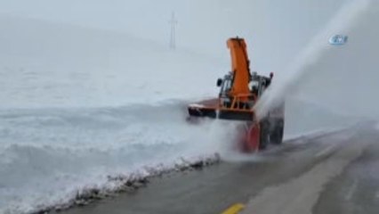 Doğu'da 'Kar Kaplanları' Karla Mücadele Çalışmalarını Sürdürüyor