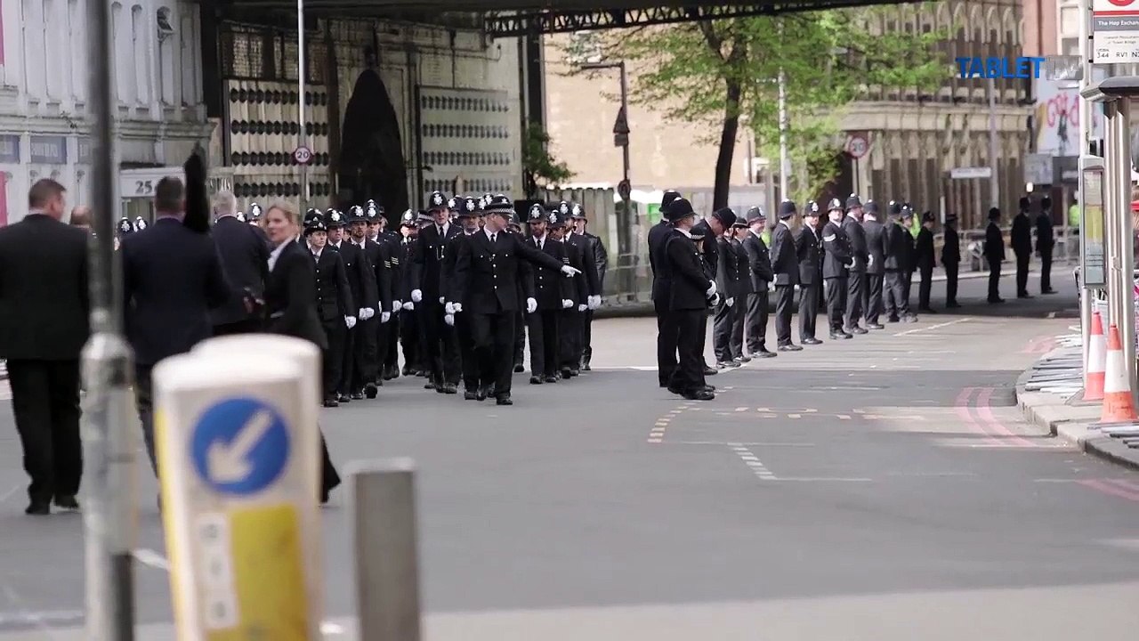Londýnski policajti sa naposledy rozlúčili so zabitým kolegom