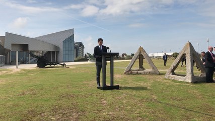 Justin Trudeau au centre Juno Beach