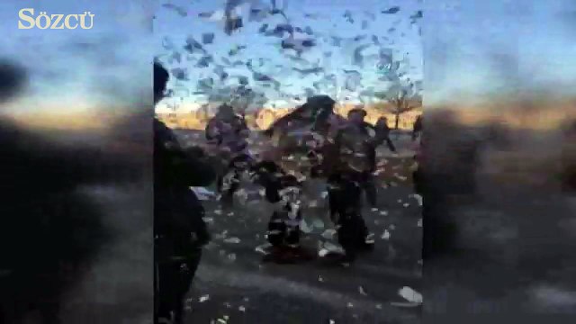 Seçim otobüsü üzerinde evlenme teklifi