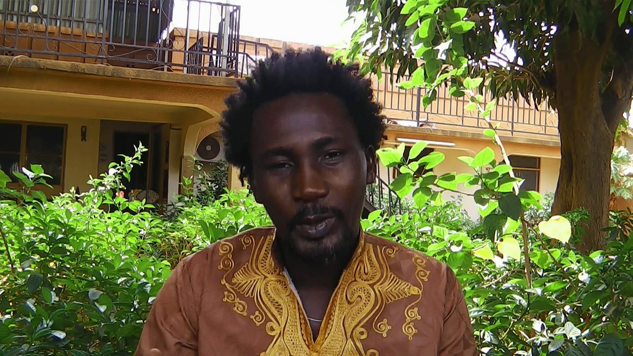 Les toilettes c'est une affaire de pros !  Campagne soutenue par Alif Naaba, chanteur burkinabé engagé