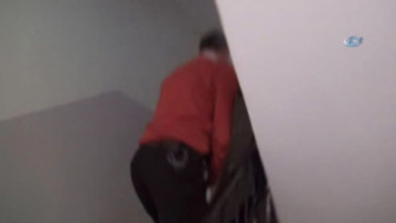 Elinde Uzun Namlulu Silah Bulunan Şahıs Emniyeti Alarma Geçirdi