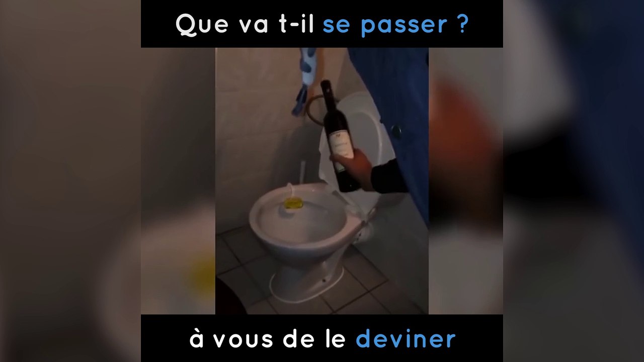Ce jeune homme s’apprête à ouvrir une bouteille... C’est alors que...