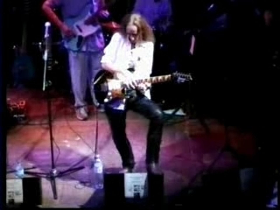 Tai Phong - Solo Fields Of Gold