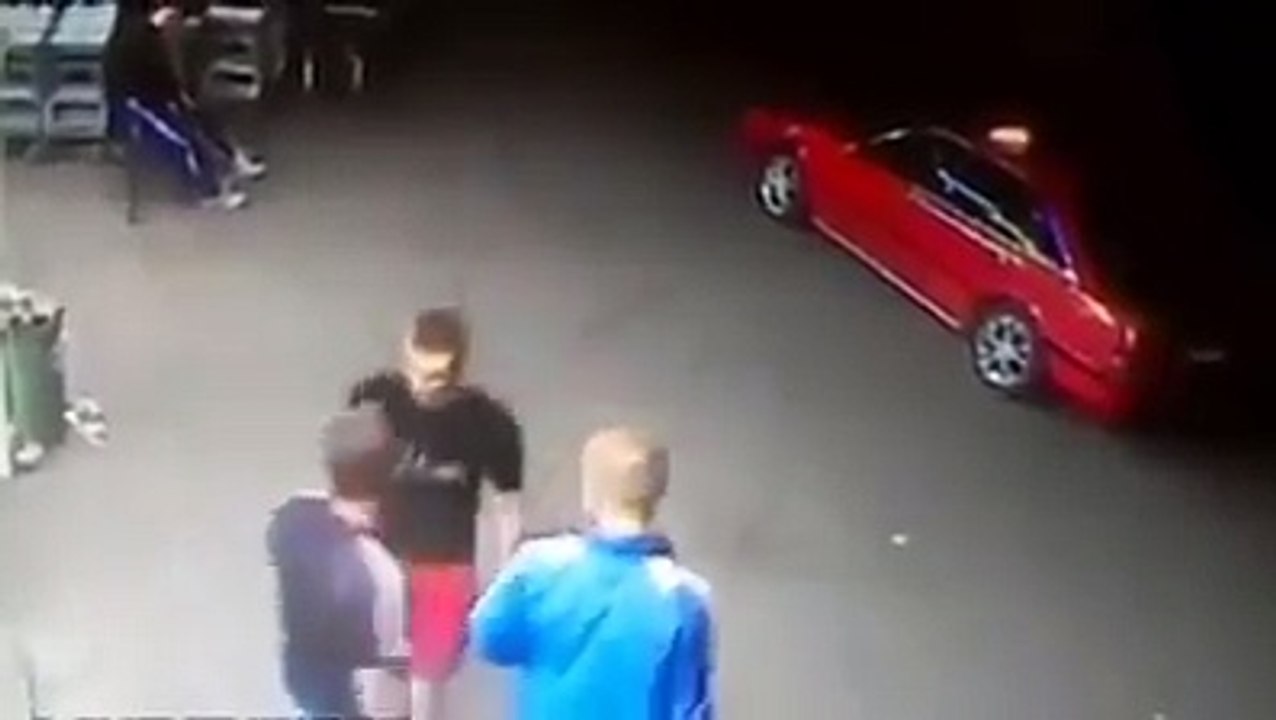 استفزاز ينتهي بالضربة القاضية !