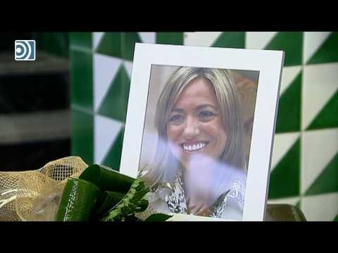 Amigos y familiares consternados por la muerte de Carme Chacón