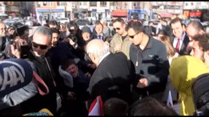 Bakan Avcı Basın Mensuplarına Kitap Hediye Etti