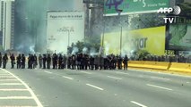 URGENTE: Policía lanza gases contra opositores en Venezuela