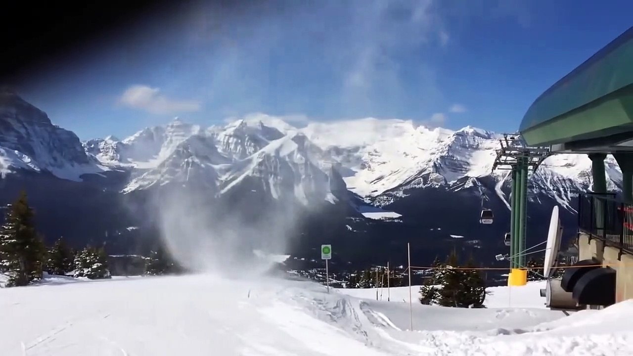 Canada : Il passe à travers d'une rare tornade de neige