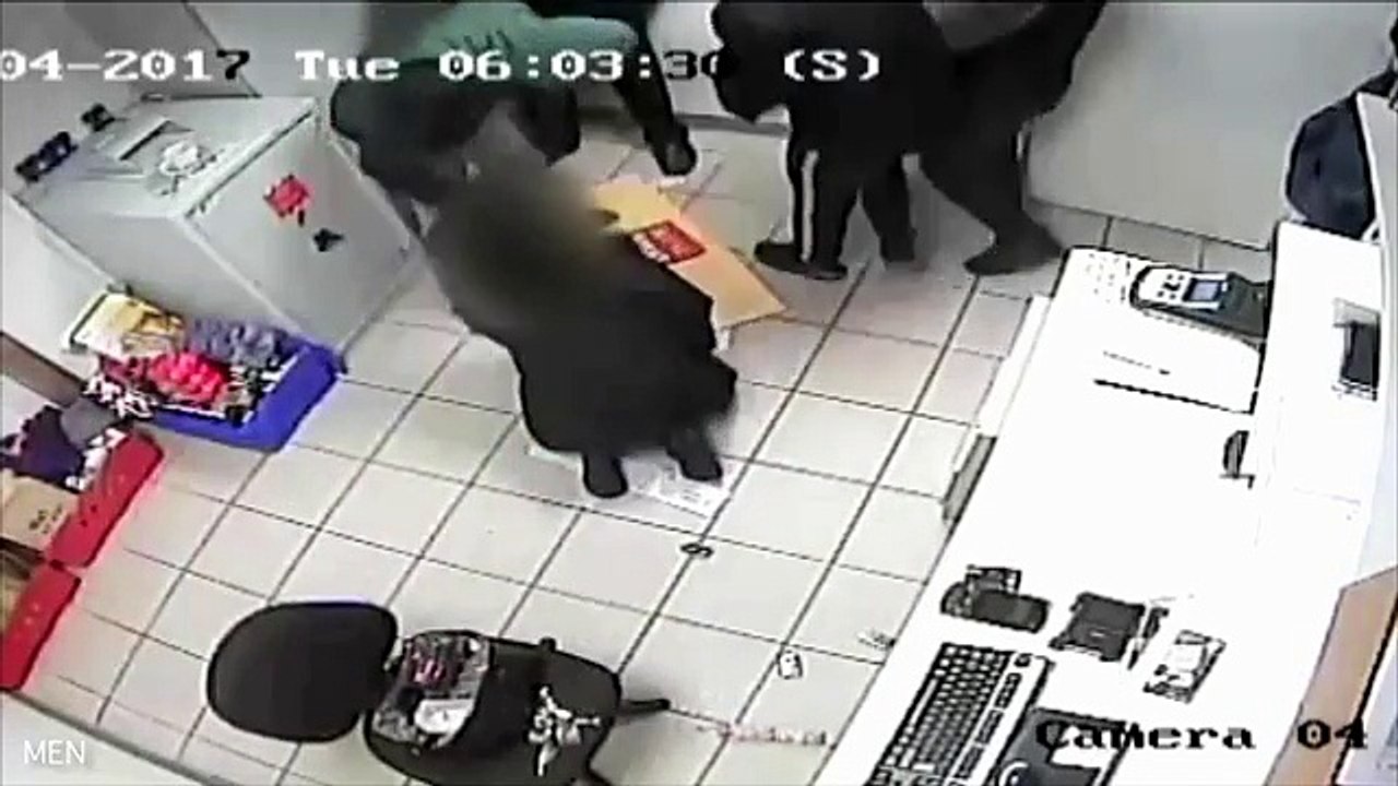 Armed robbers raid newsagents with machetes in Wigan _ Daily Mail Online