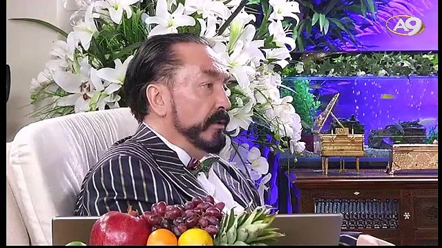 Adnan Oktar'ın Kediye Benzettiği Kediciği