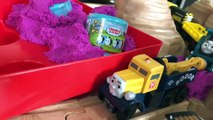 Thomas & Friends Mashems Surprise Egg Kinetic Sand - Thomas Wooden Railway Table - Trains for