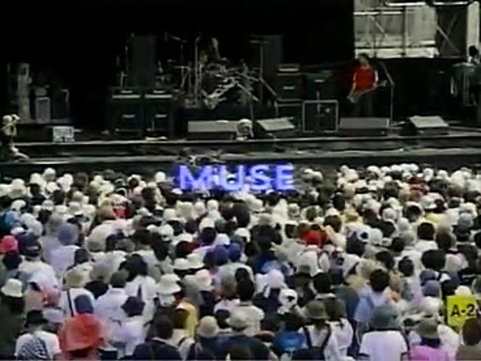 Muse -  Falling Down - Falling Down - Fujikyu Summer Sonic Festival - 08/05/2000