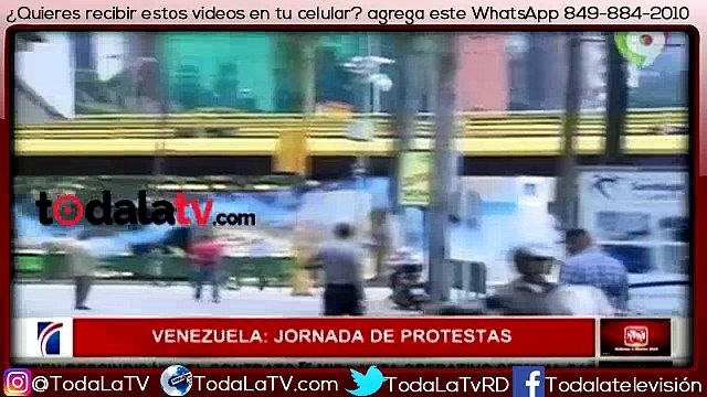 Un bebe recién nacido afectado por las bombas lacrimógenas en Venezuela-Noticias y Mucho Mas-Video