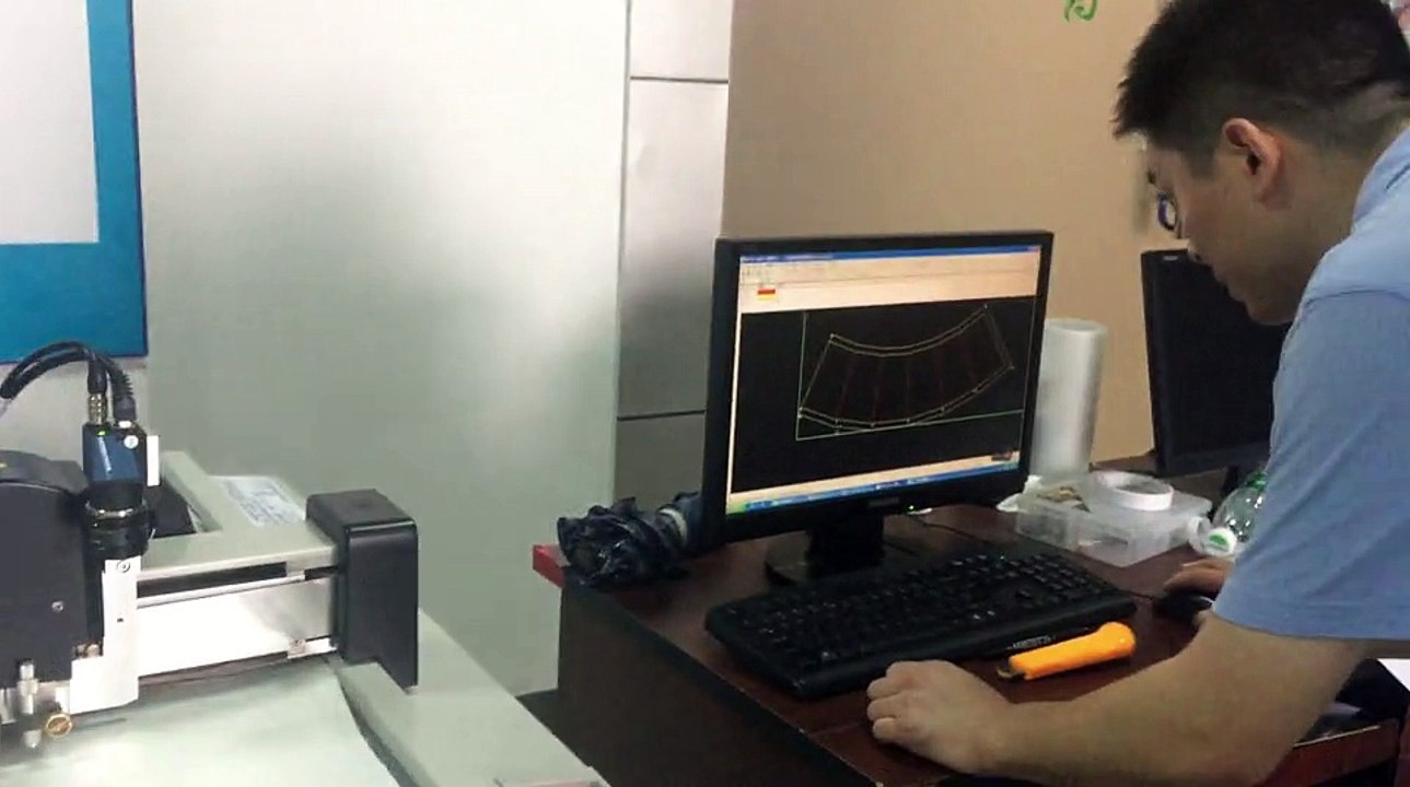 aokecut@163.com lampshade whole cut kiss cut score creasing cutting machine