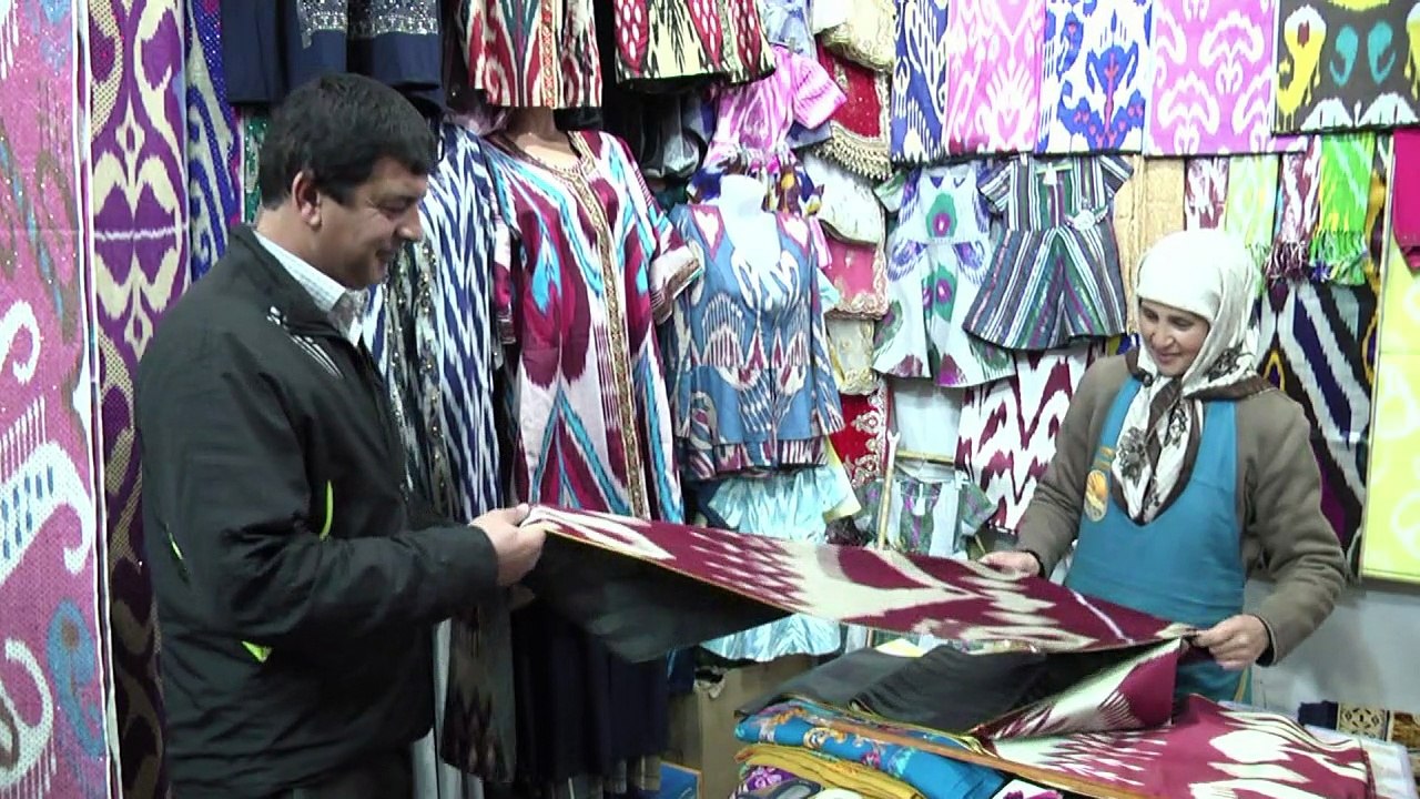 Mit bunten Kleidern gegen Dschihadisten