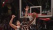 NBA : Le dunk de Jonathan Simmons sur Meyers Leonard