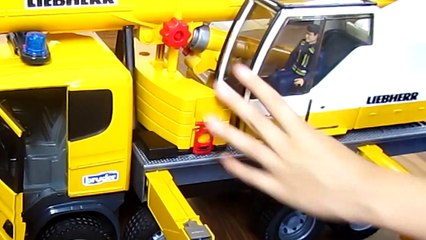 Big truck crane from Bruder  SCANIA  Liebherr Toy  Review  Technology for kids-seRqQst7ZkY