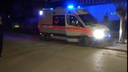 Otomobille Çarpışan Servis Minibüsü Devrildi