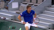 Le joueur de tennis Nicolas Mahut joue depuis les tribunes