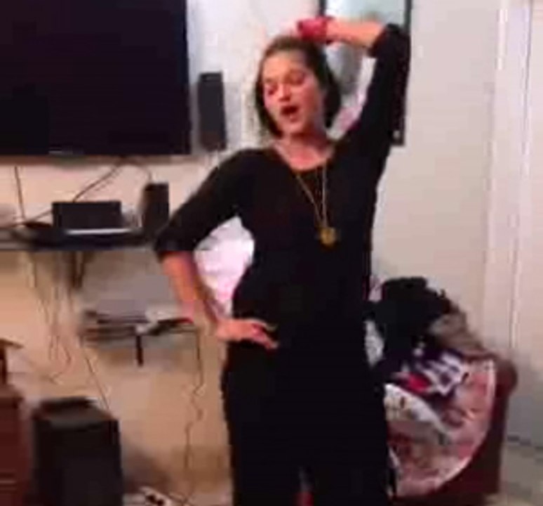 Chittiyaan Kalaiyaan Hindi Movie Amazing Desi Girl Dance On Song In Room HD 1080p