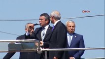 Bursa CHP Lideri Kılıçdaroğlu Mustafakemalpaşa Ilçesi'nde Parti Otobüsünden Vatandaşlara Seslendi-1