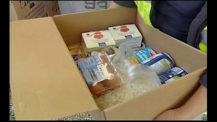 Τρόφιμα από το κοινωνικό παντοπωλείο του δήμου Θηβαίων