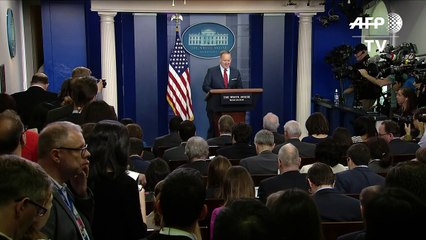 Spicer comete gafe com referência a Hitler