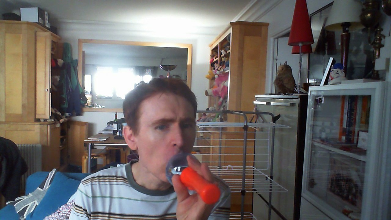 Wiwi égratigne "waiting for the stars" de Vitalic & David Shaw & The Beat