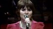 Linda Ronstadt - Silver threads and golden needles & band introduction (Hollywood, CA, 04-24-1980)