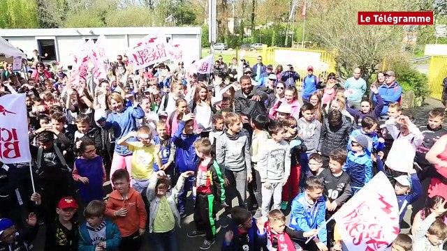 Milizac (29). 600 jeunes footballeurs et cinq joueurs du Stade Brestois