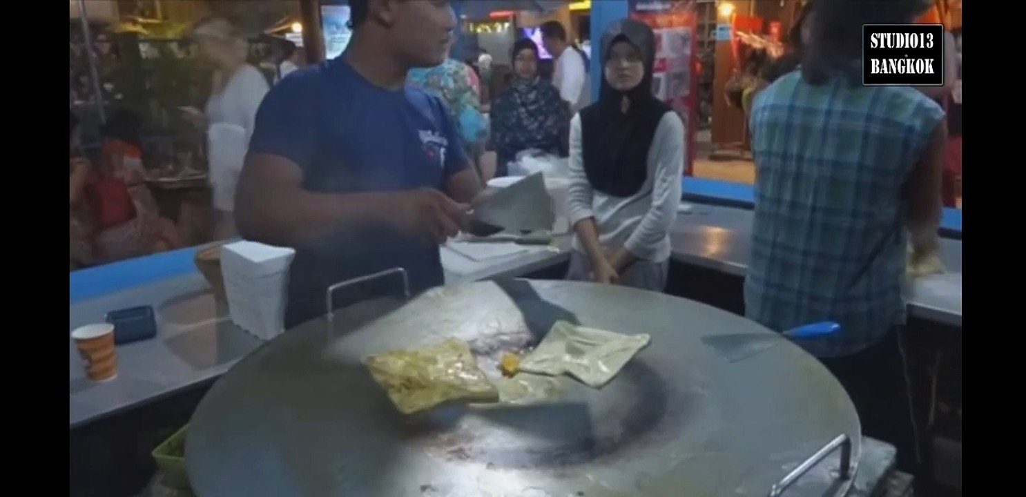 Studio13 Bangkok : Thai Dessert Banana Pancake & Roti Pancake Bangkok 香 蕉 饼