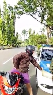Sudah Salah Malah Maki Maki Petugas, Koplak Ini Orang...