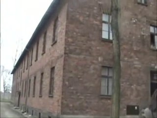 Tout le monde devrait voir cette video pour que les horreurs de l'Histoire ne se reproduisent JAMAIS....