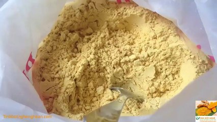Nhận biết Tinh bột nghệ nguyên chất bằng cách pha nước sôi, nước ấm và nước lọc
