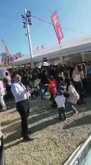 Elle frôle la mort à la foire du trône !!!